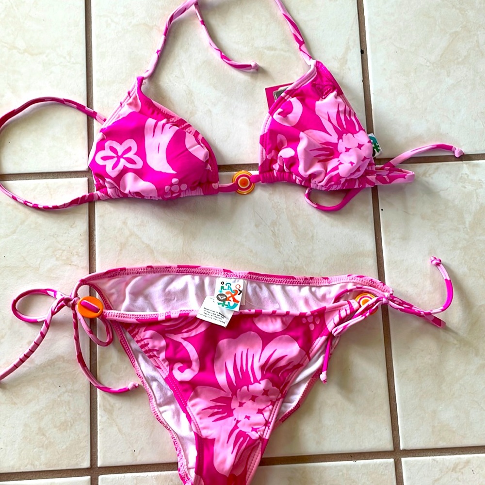 Roxy bikini never been worn Large